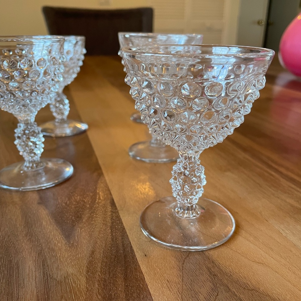 Elegant Clear Glass Goblet - Picture 4 of 8